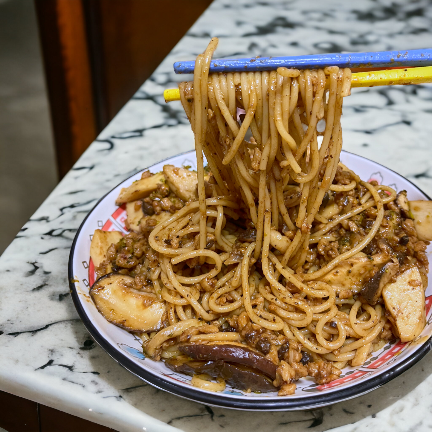 Spaghetti and Pork Sauce with Black Pepper and Mushrooms
